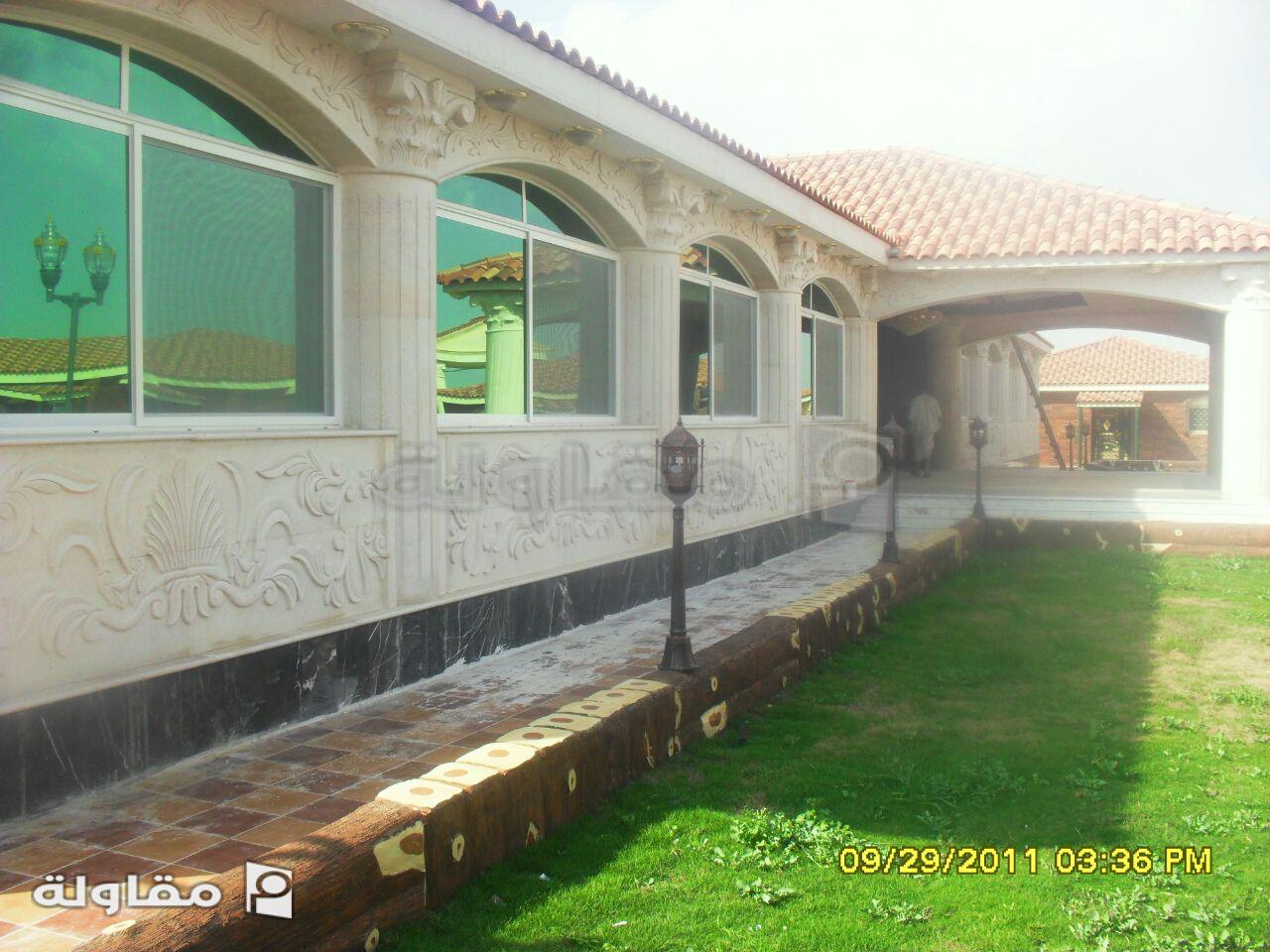 <p>اعمال الزخارف الحجرية</p>