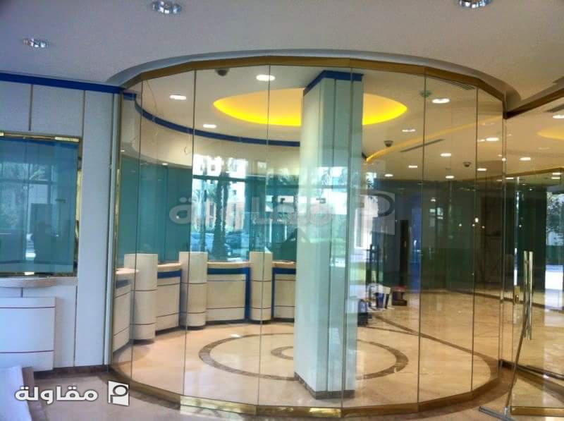 من أعمال زجاج سكريت والمرايا وجميع أعمال الزجاج والألمنيوم
