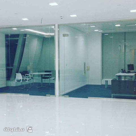 من أعمال زجاج سكريت والمرايا وجميع أعمال الزجاج والألمنيوم