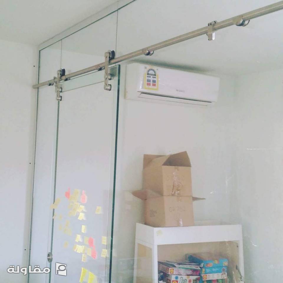 من أعمال زجاج سكريت والمرايا وجميع أعمال الزجاج والألمنيوم