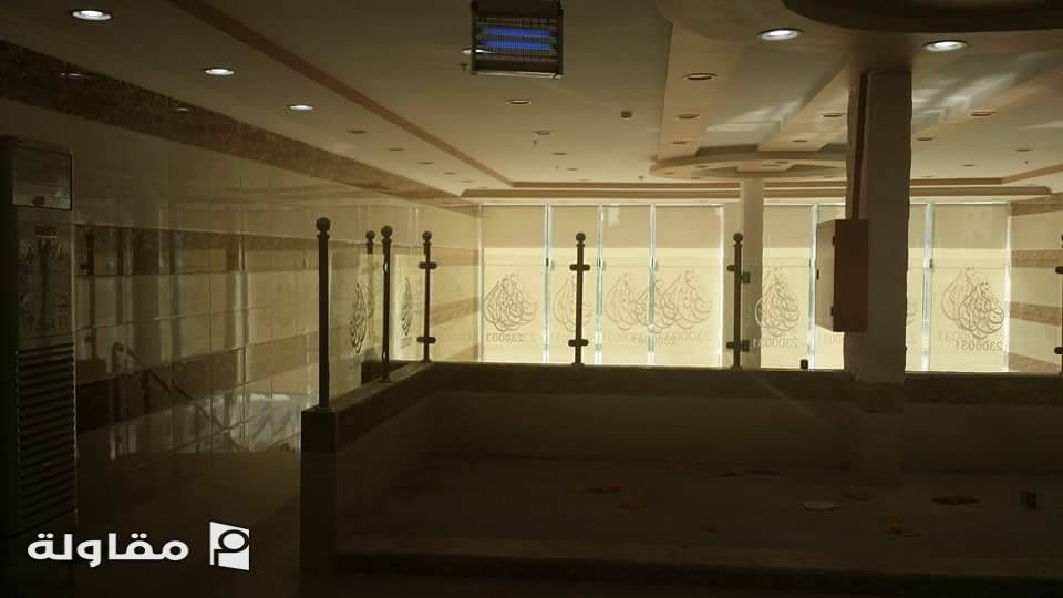 من أعمال زجاج سكريت والمرايا وجميع أعمال الزجاج والألمنيوم