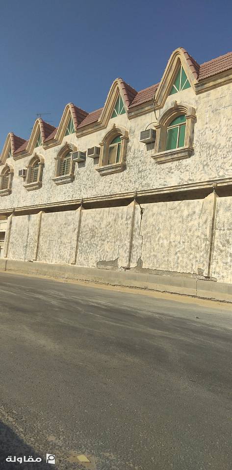 من أعمال ترميم منازل بناء ملاحق تركيب عوازل اسطح اصباغ داخلي خارجي